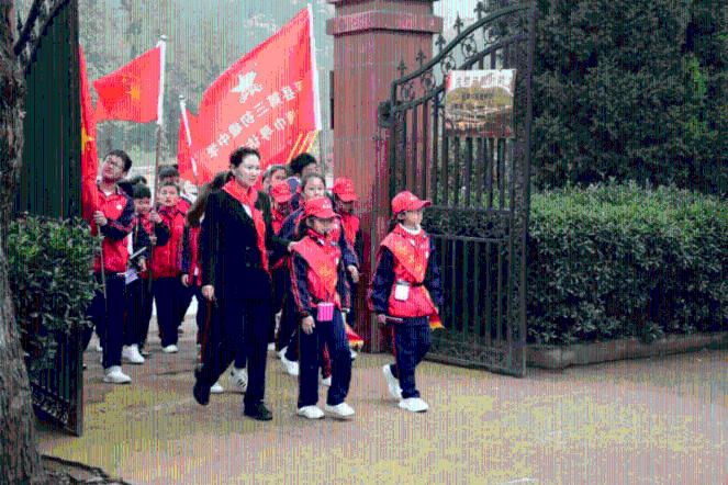 演义中黄忠的四员副将，两个下落不明，两个惨死